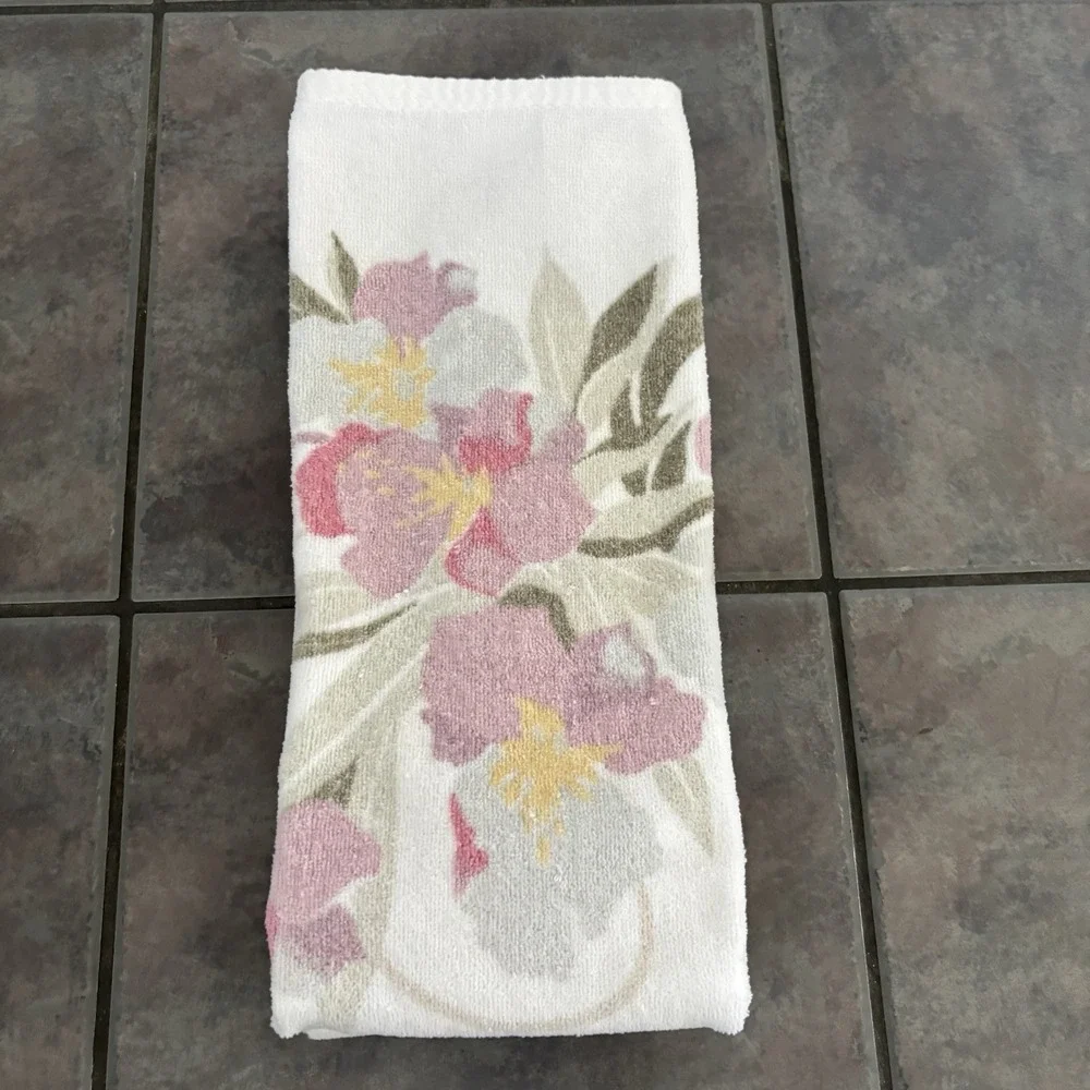 Vintage Benetton Ivory Flower Print Hand Towel Set Of 2‎ 80s USA Cottagecore